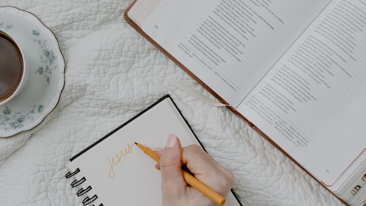 How To Study the Bible: Which Bible Translations I Recommend, Scripture Memorization and My Honest Thoughts on Quiet Time & Devotionals