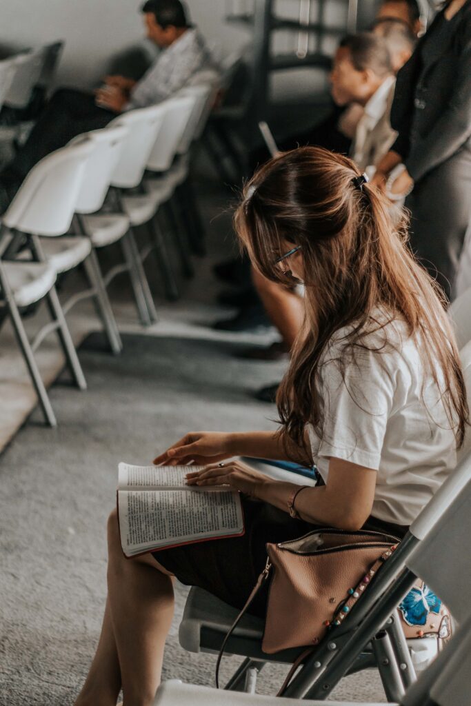 how to study the Bible, how to read the Bible, new christian, studying God's word, studying the Word, the living easy podcast